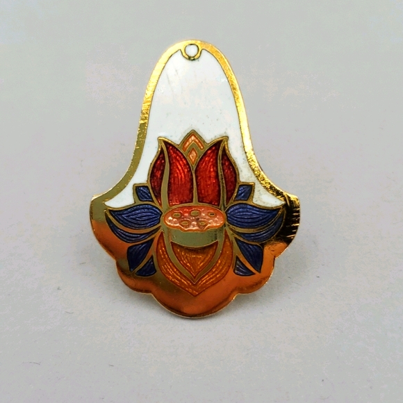 Art Deco Style Flower Clip On Earrings - Picture 3 of 7